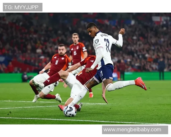 足球明星与伦敦的故事:那些在英伦闪耀的足球巨星名字揭秘